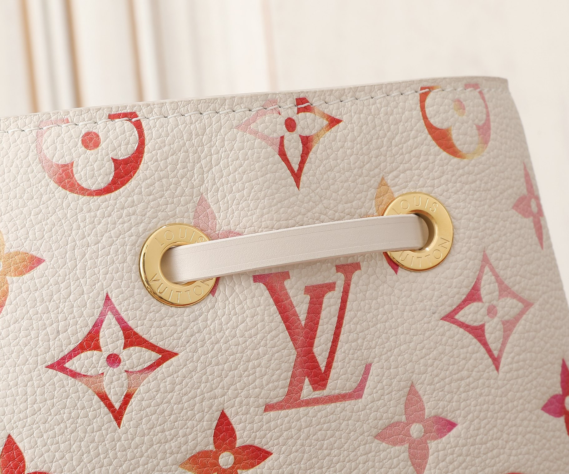 LV Néonoé BB M24649 7.9 x 7.9 x 5.1 in