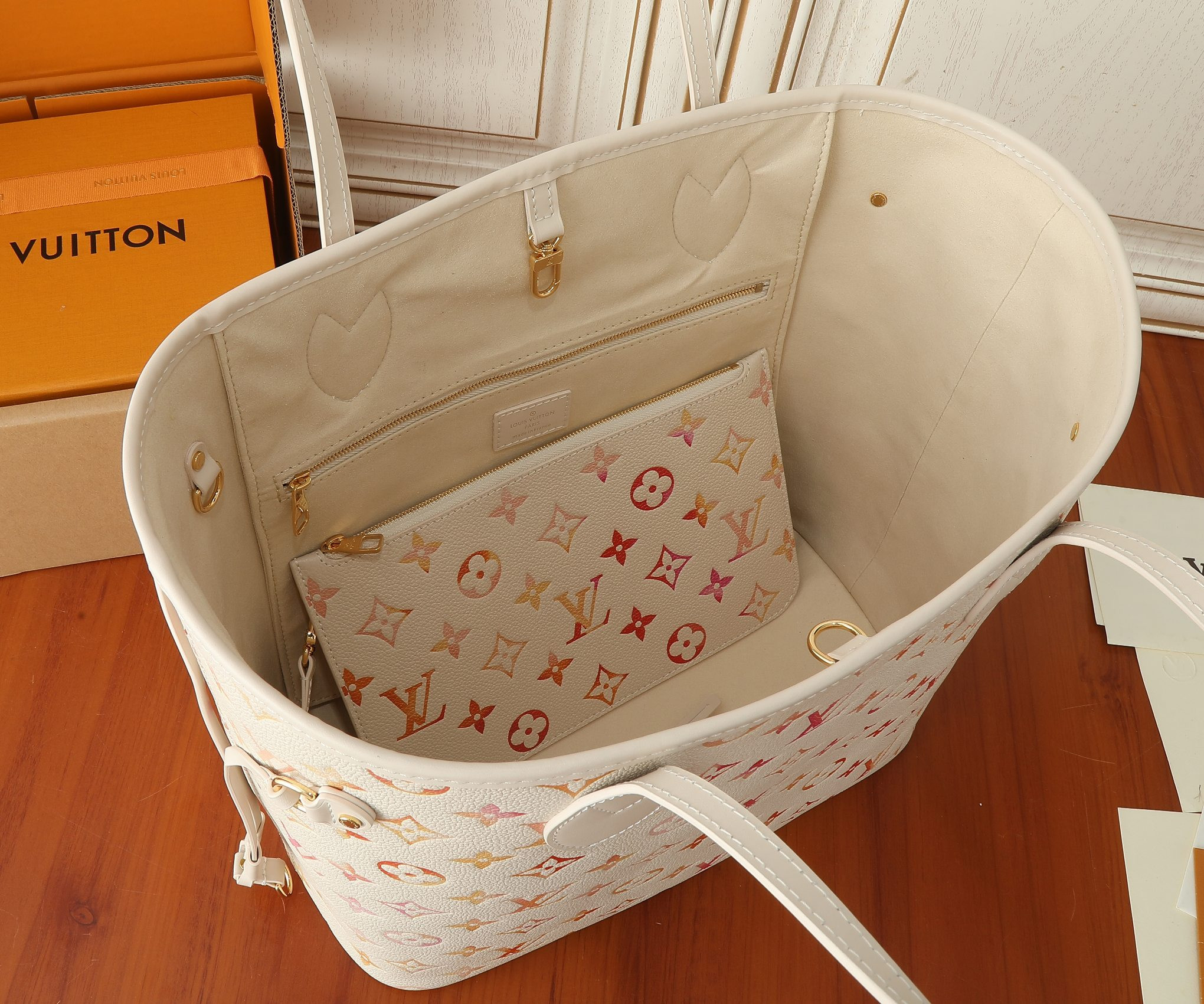 LV Neverfull MM M47080 12.2 x 11 x 5.5 in Without Box