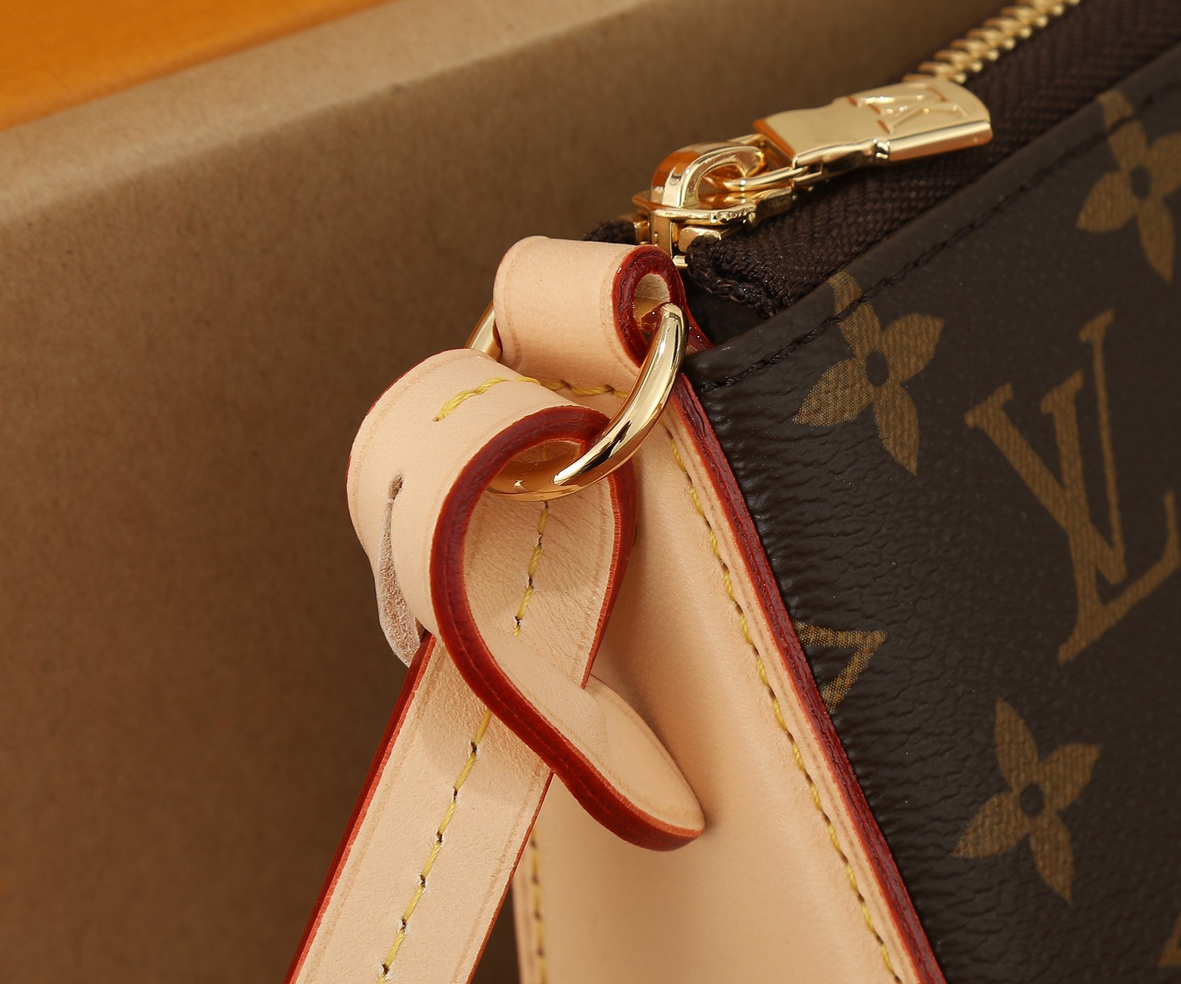 LV Pochette Tirette M12859  8.7 x 4.7 x 2.2 in