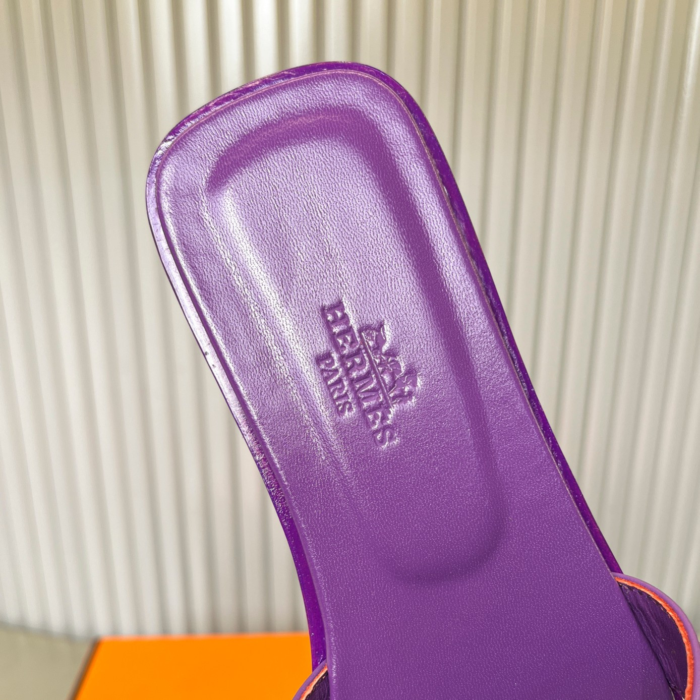 ua H**me5 oran sandal