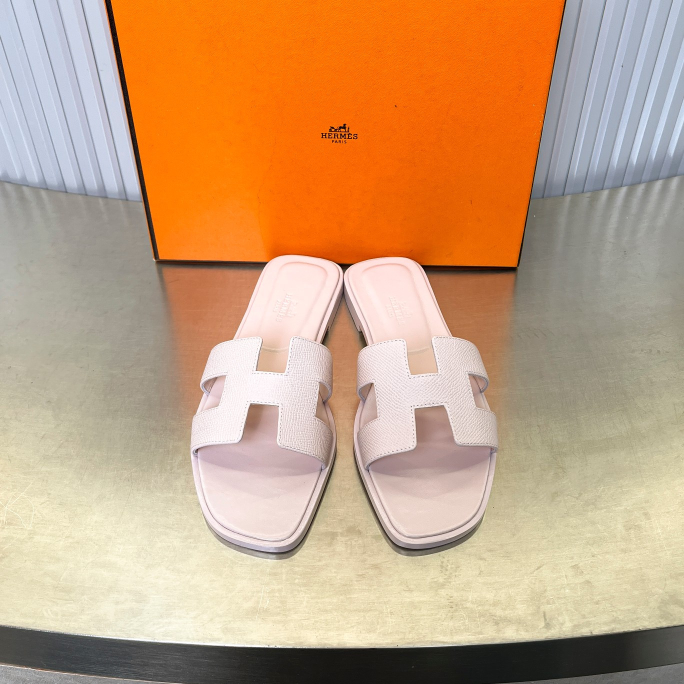 ua H**me5 oran sandal