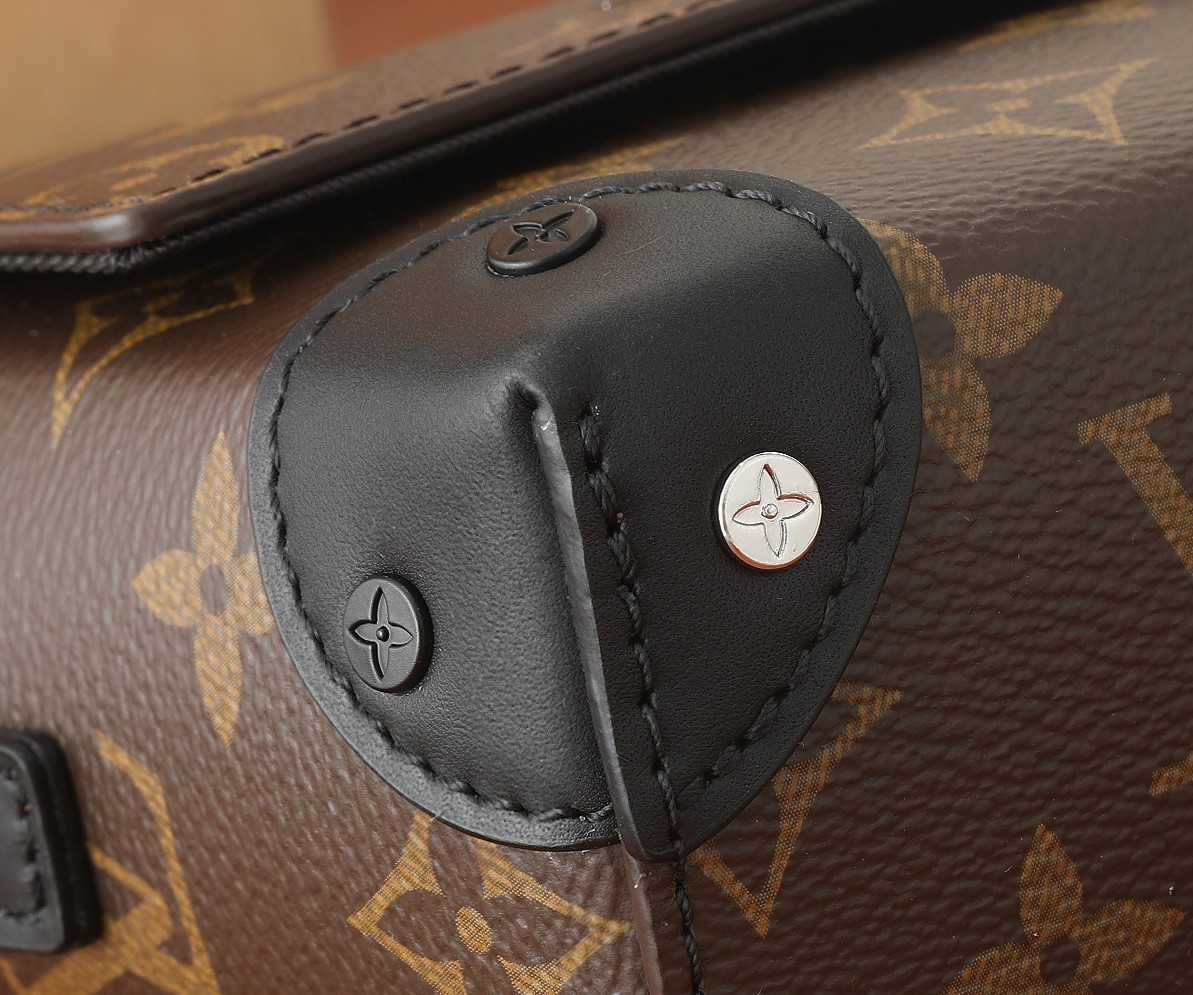 LV Steamer Wearable Wallet M83613 7.1 x 4.3 x 2.6 inches