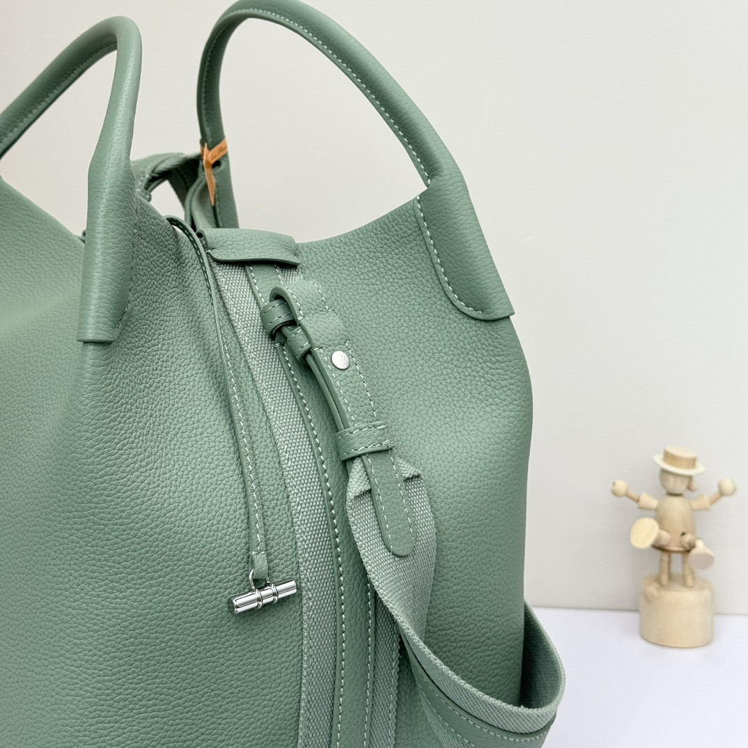 L**o p*ana large bale bag grained calfskin 24 x 20 x 27 cm