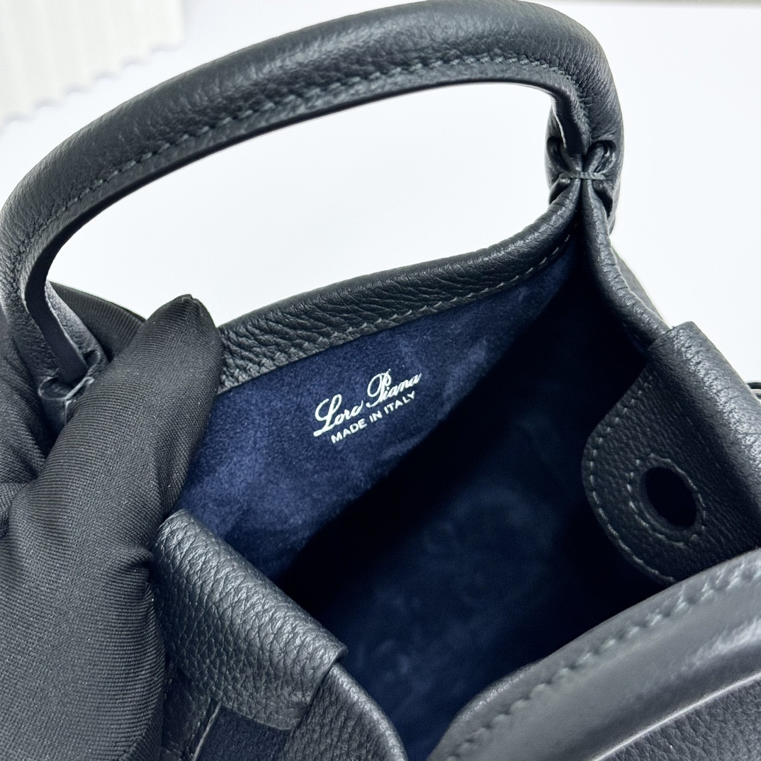 L**o p*ana micro bale bag grained calfskin 23 x 16 x 14 cm