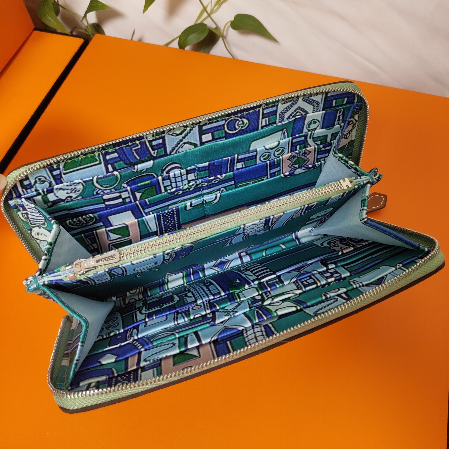 H**me5 long wallet 20x11cm