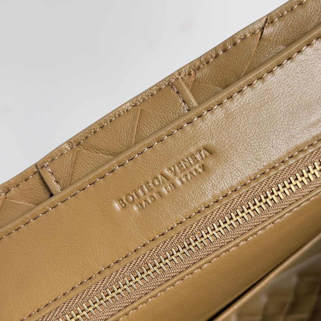 bo*te*ga Ve*ne*ta small andiamo 25x22x10.5cm