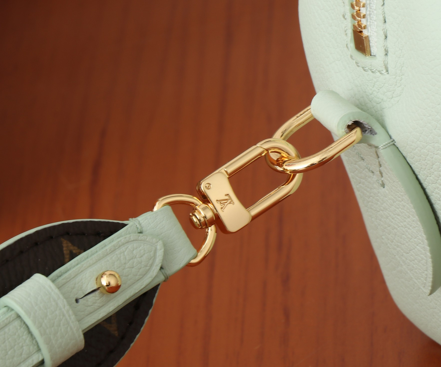 LV Speedy 18   M24605 18x12.5x11CM