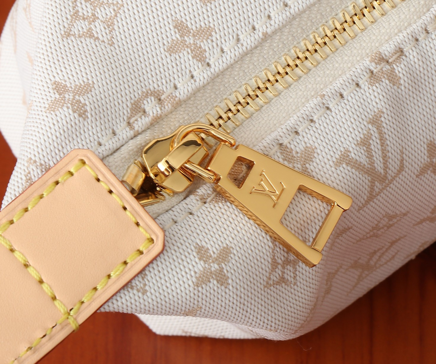 LV Hills Pochette M12433 18.5x11x6.5CM