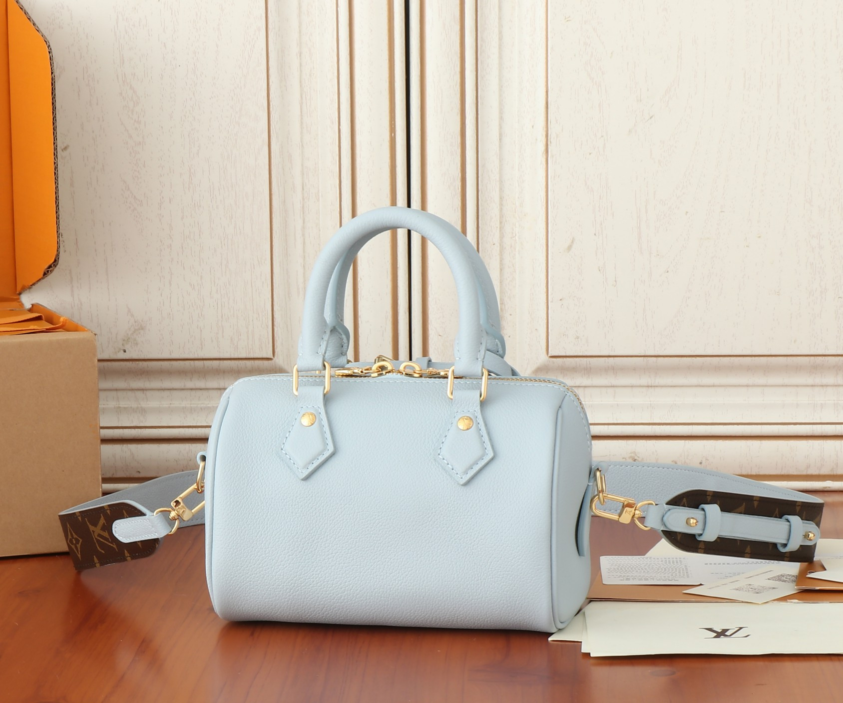 LV Speedy 18 M24604 18x12.5x11CM