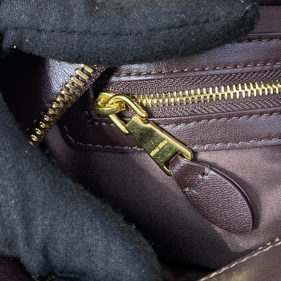 Miu Miu Arcadie matelassé nappa leather bag 22X10.5X7.5cm