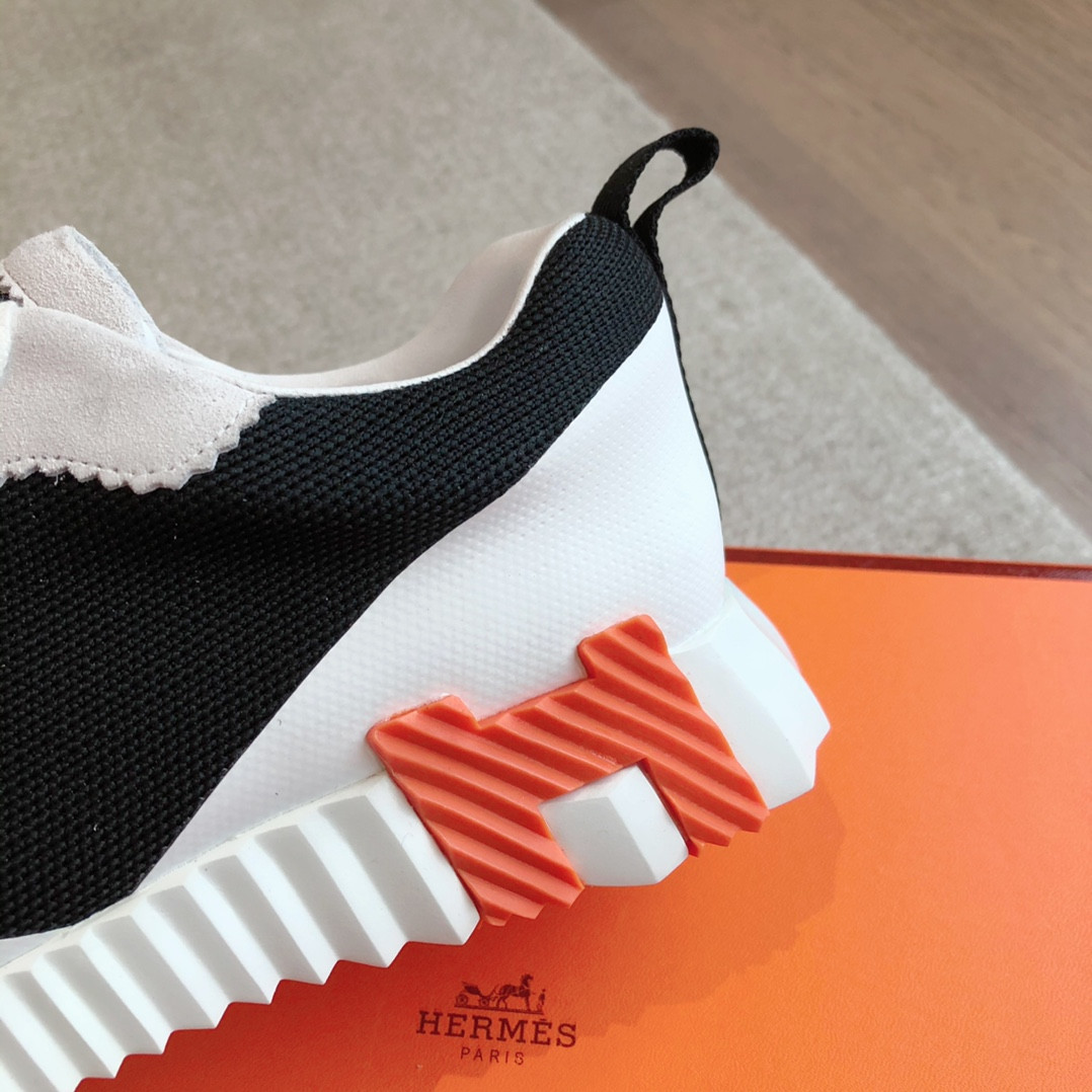 ua H**me5 bouncing sneaker