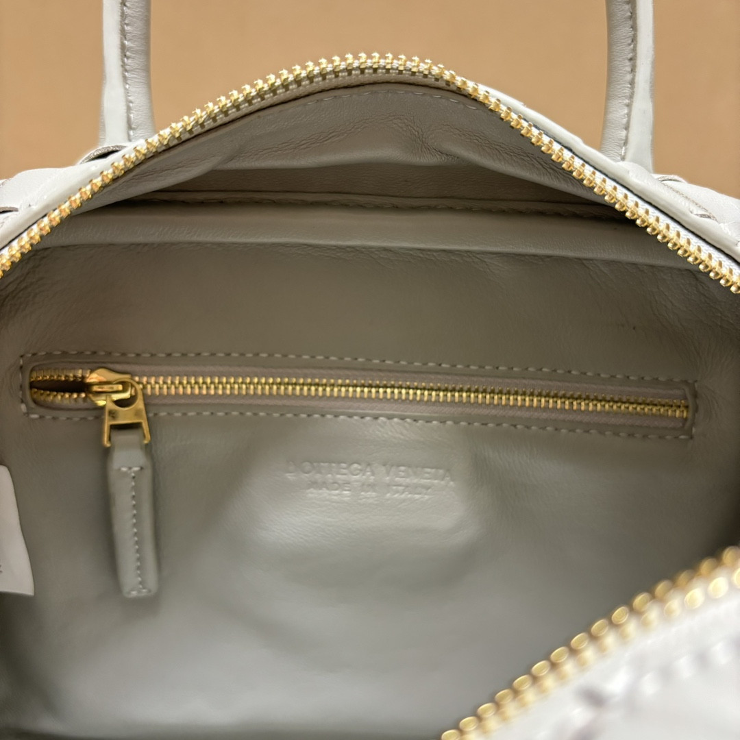 bo*te*ga Ve*ne*ta small getaway 23.5x17.5x9cm