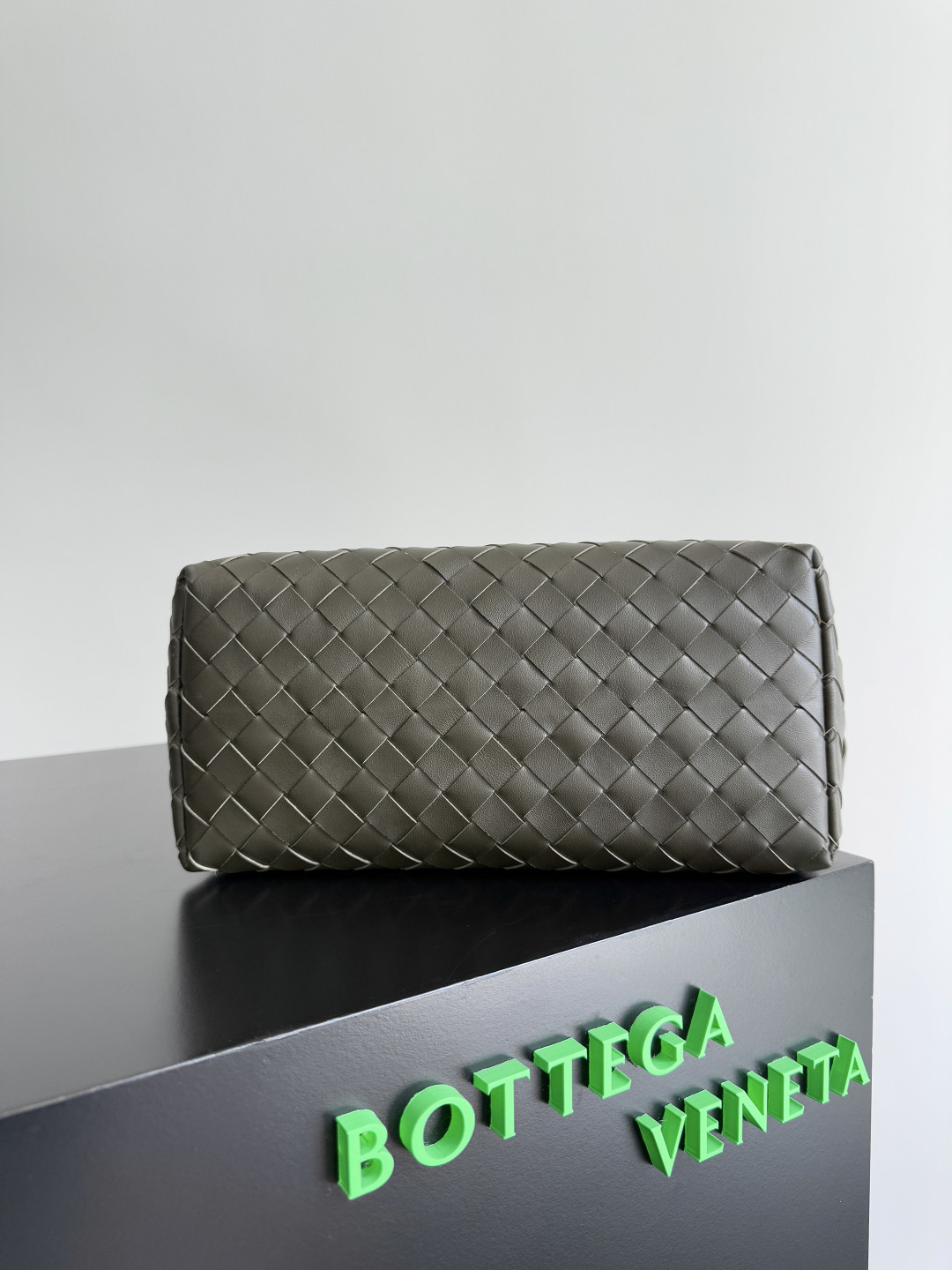 bo*te*ga Ve*ne*ta small andiamo messenger 29x20x13cm