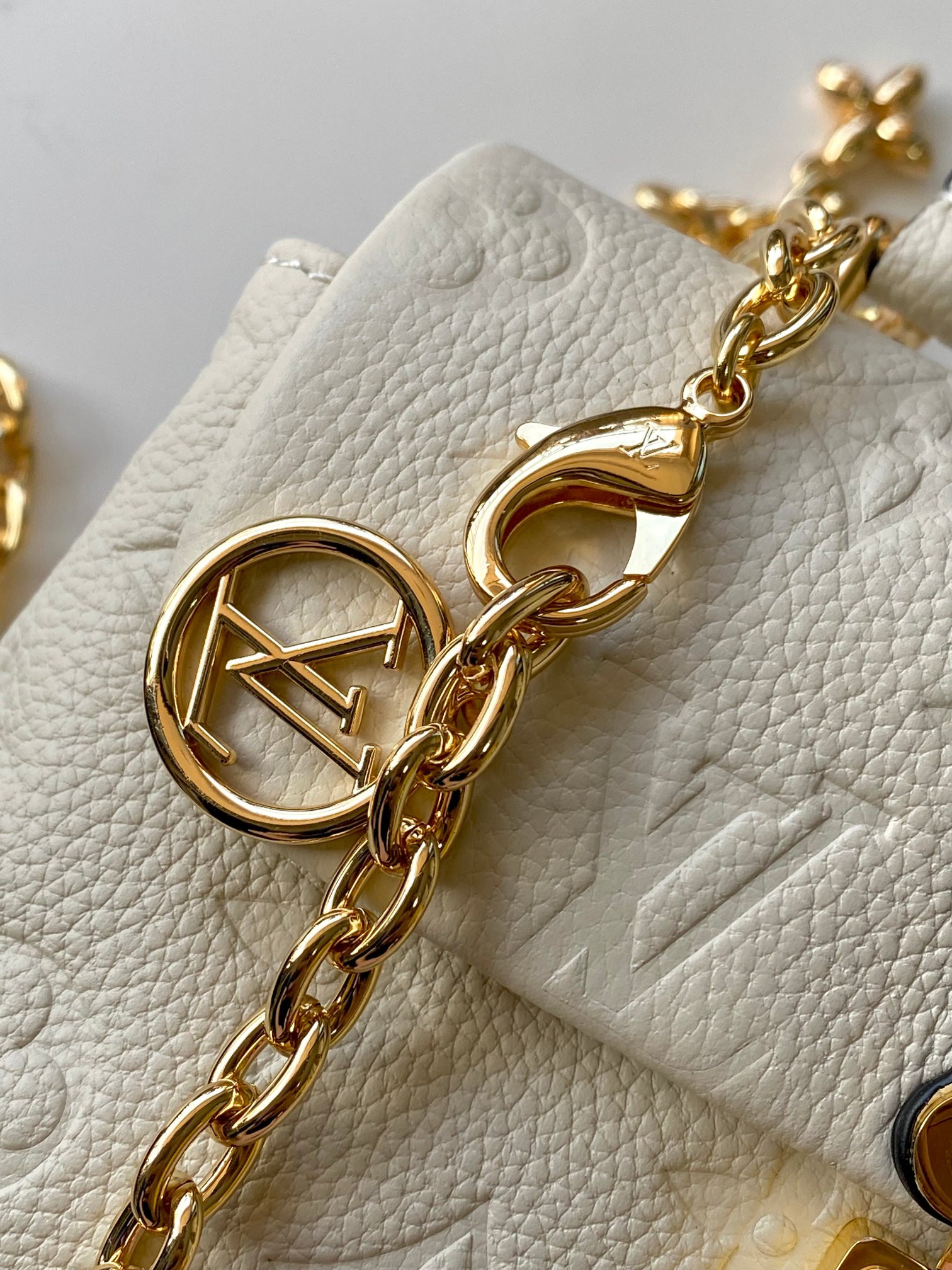 LV Nano Madeleine M12145 12.5 x 6 x 21cm