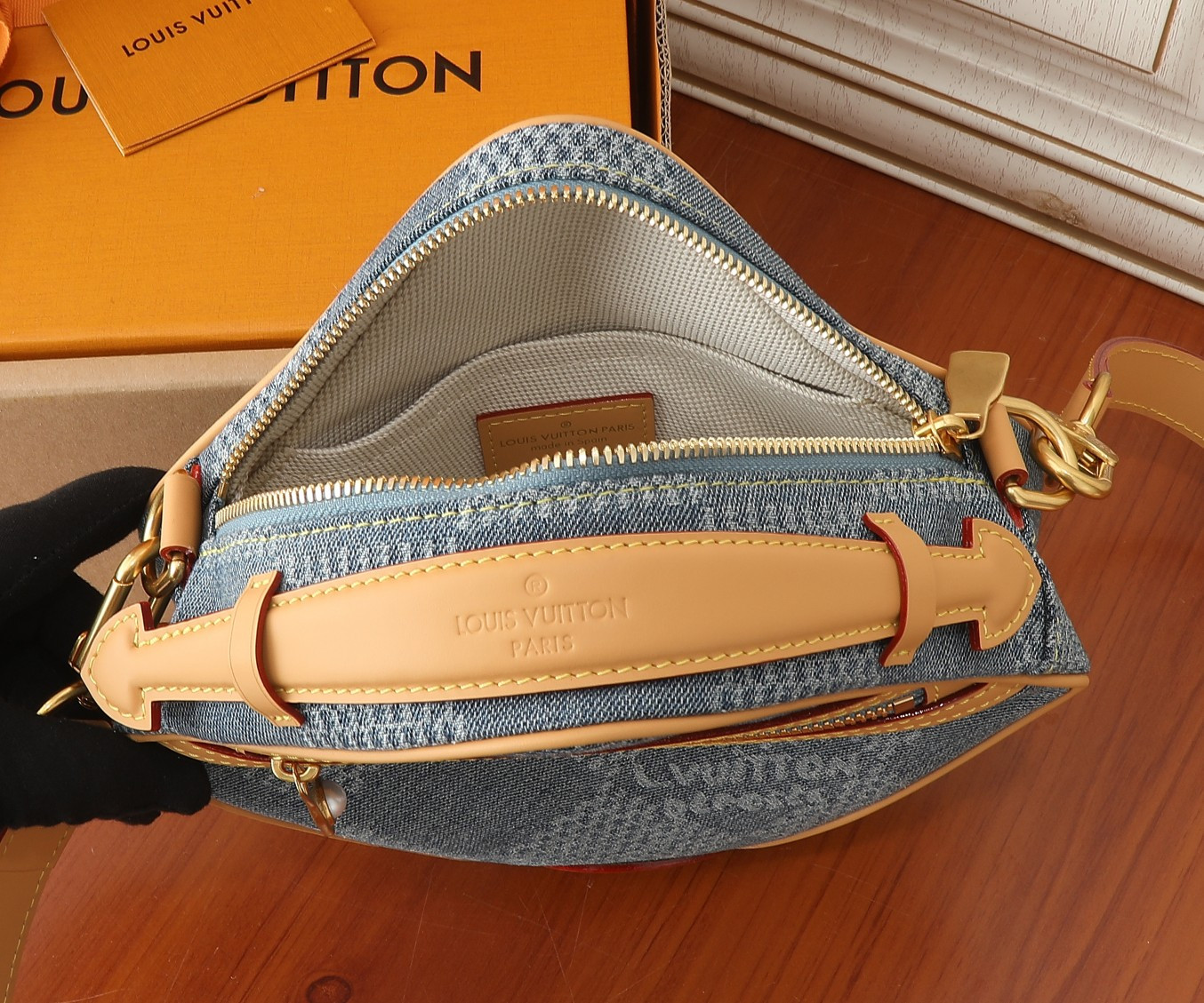 LV Chess Messenger N40706 24x24x8cm