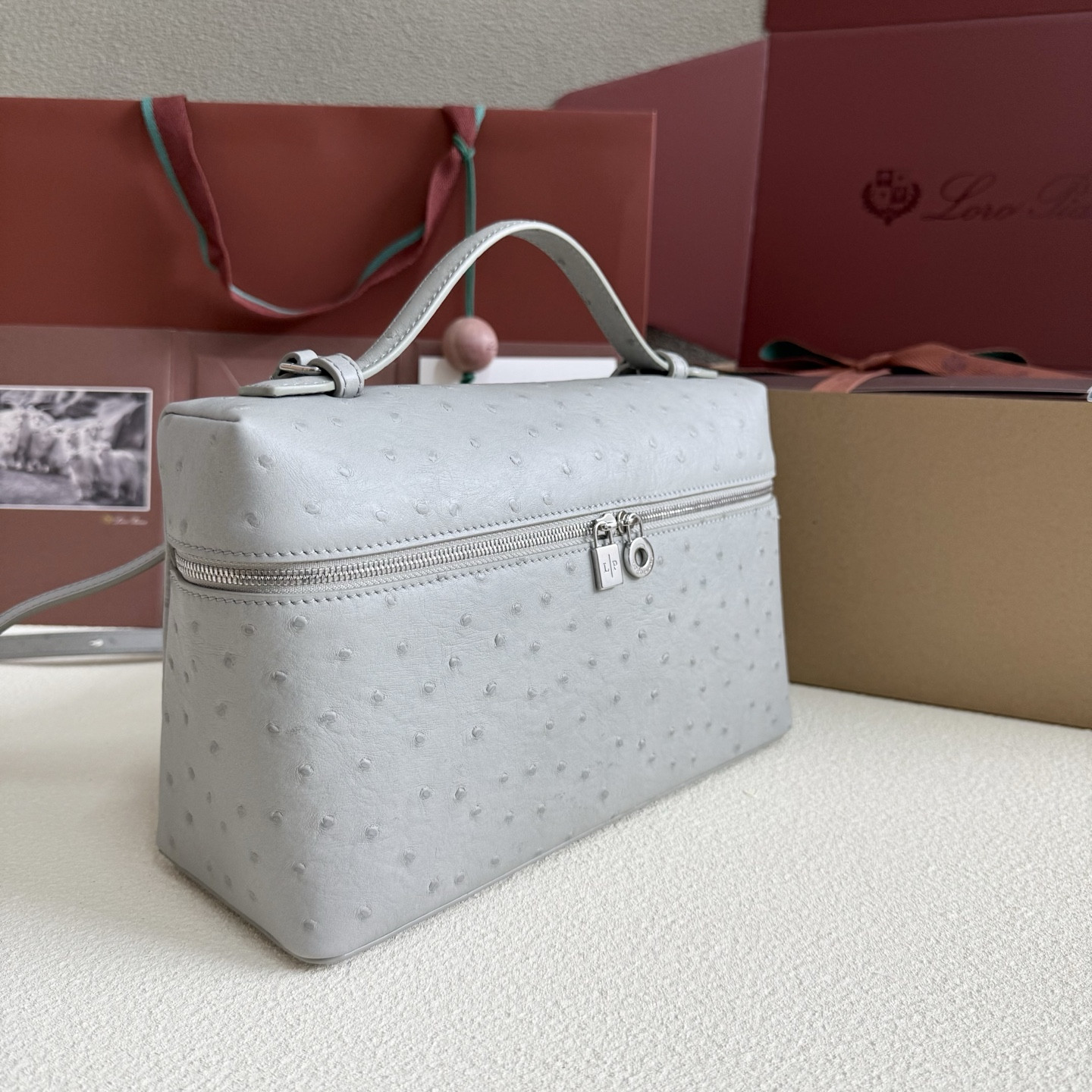 L**o p*ana extra pocket l27 ostrich-grained leather 16x27x10cm