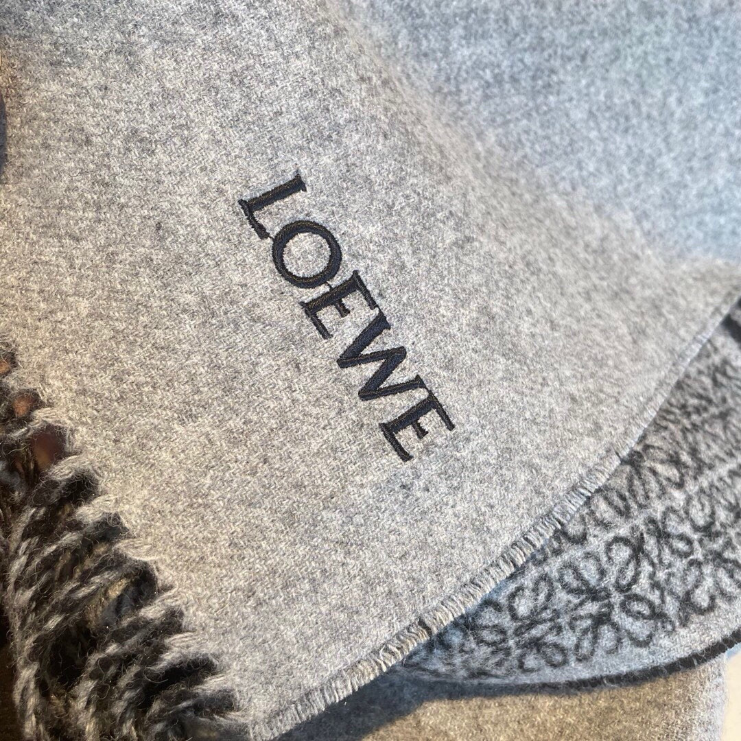 L0ew* scarf 30x182cm 90% wool 10% cashmere