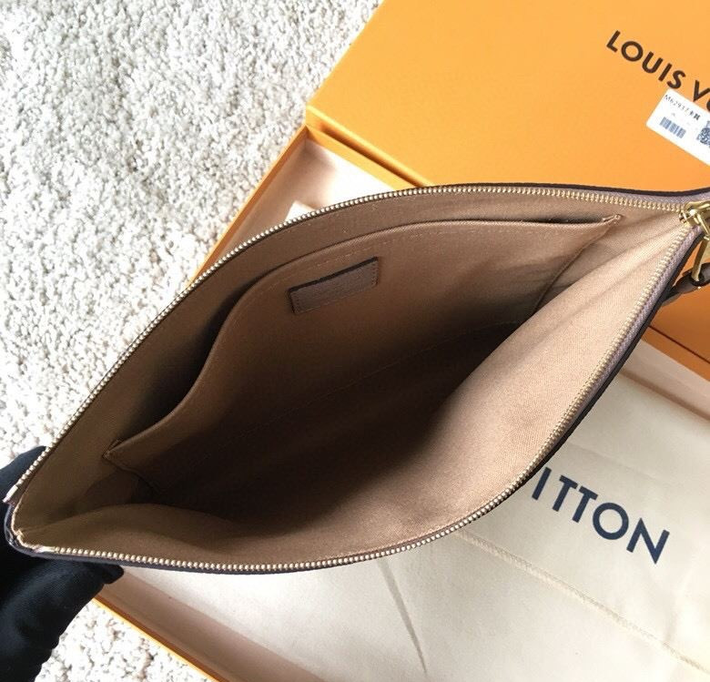 LV DAILY POUCH M62937